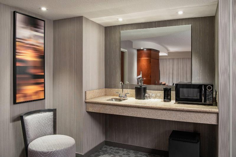 キングサイズベッドのスイートルーム, Courtyard By Marriott Edmonton West