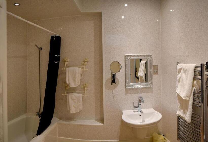 Люкс, The Hotel Commodore