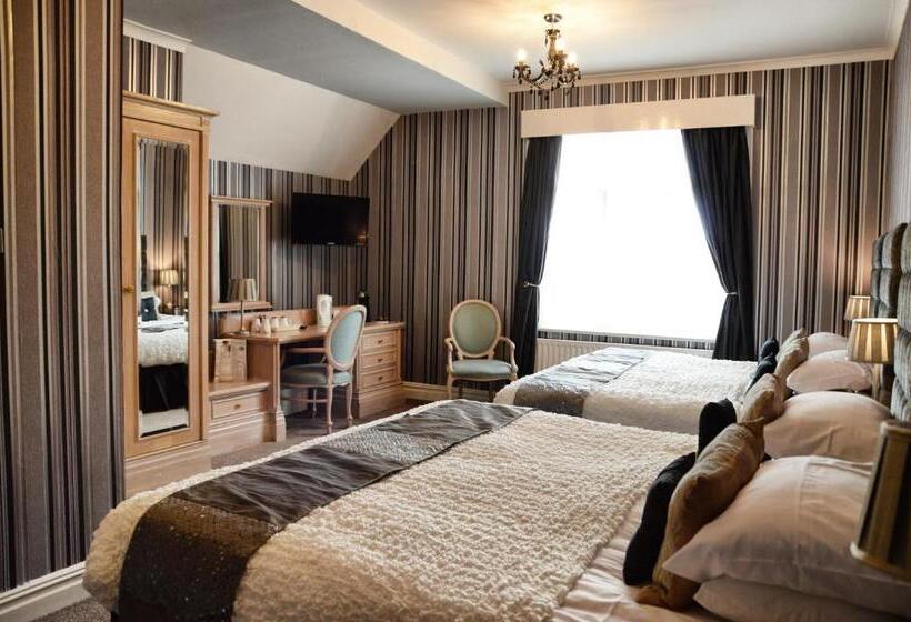 Семейный Номер, The Hotel Commodore
