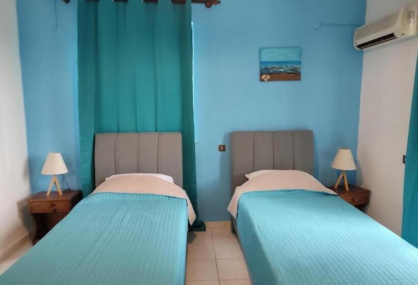 اتاق سوپریور با چشم‌انداز باغ, Dolphin Apartments