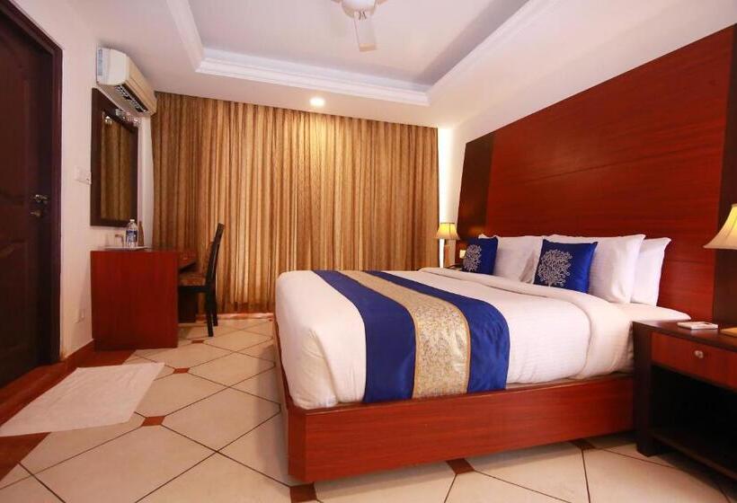 Номер Deluxe, Emarald Suites