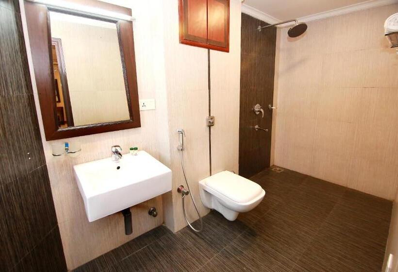 Номер Deluxe, Emarald Suites