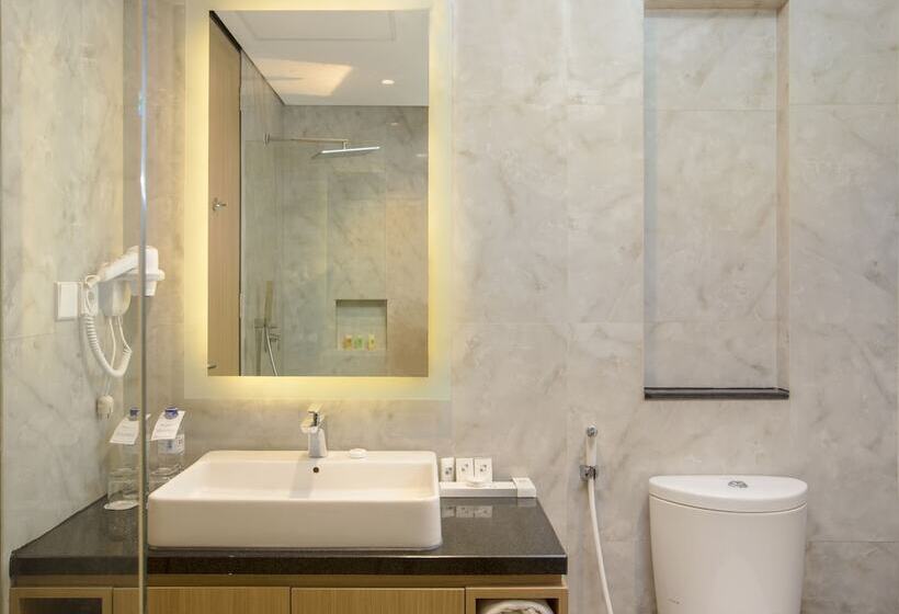 اتاق لوکس با بالکن, Swiss Belhotel Papua