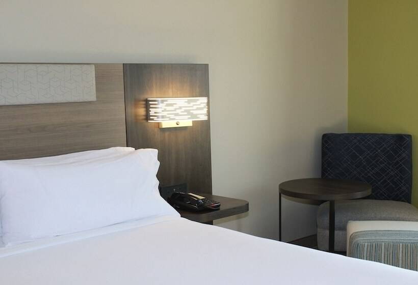 Люкс, Holiday Inn Express Hotel & Suites Hope Mills Fayetteville Airport, An Ihg