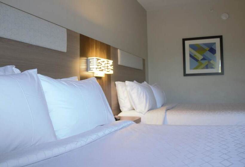 带2个双人床的标准工作室, Holiday Inn Express Hotel & Suites Hope Mills Fayetteville Airport, An Ihg