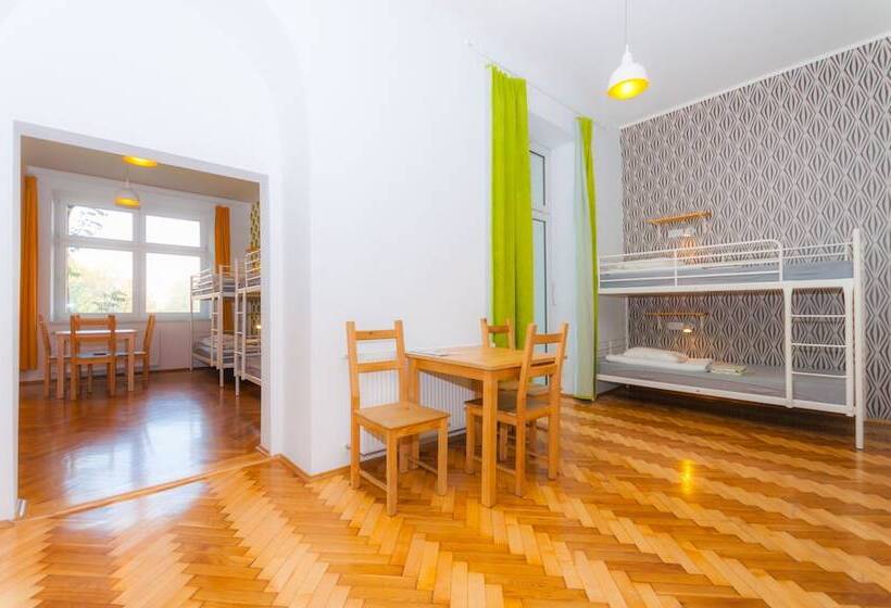 Кровать в Общей Комнате, Atlantis Hostel