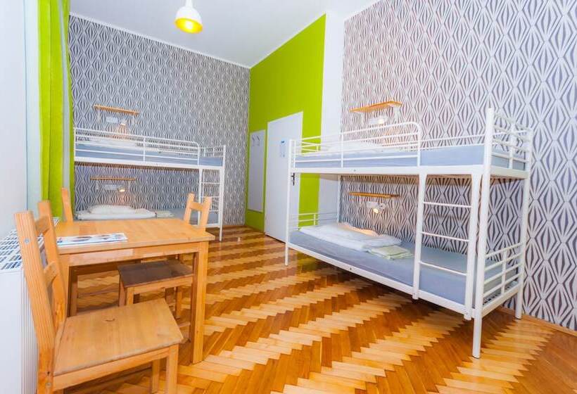Кровать в Общей Комнате, Atlantis Hostel
