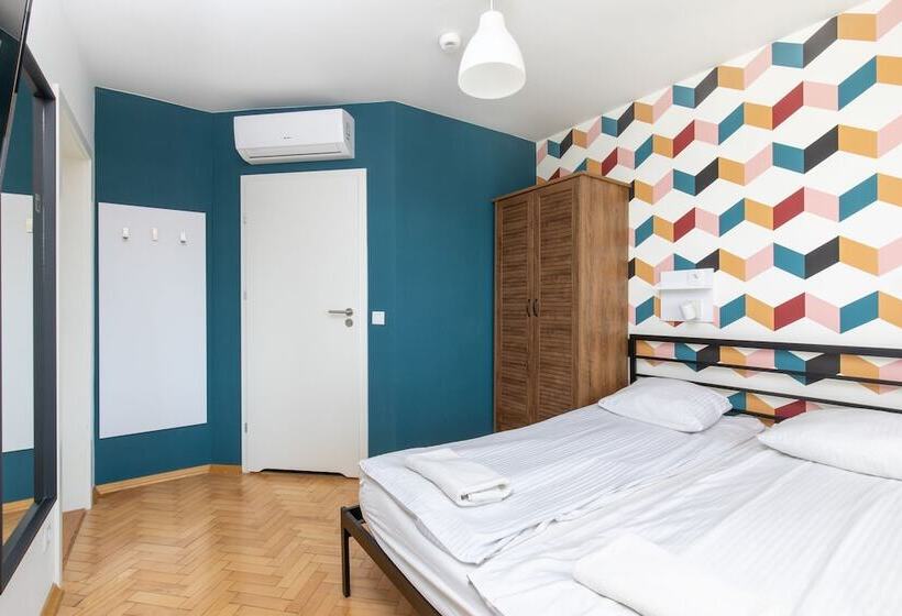 Номер Deluxe, Atlantis Hostel
