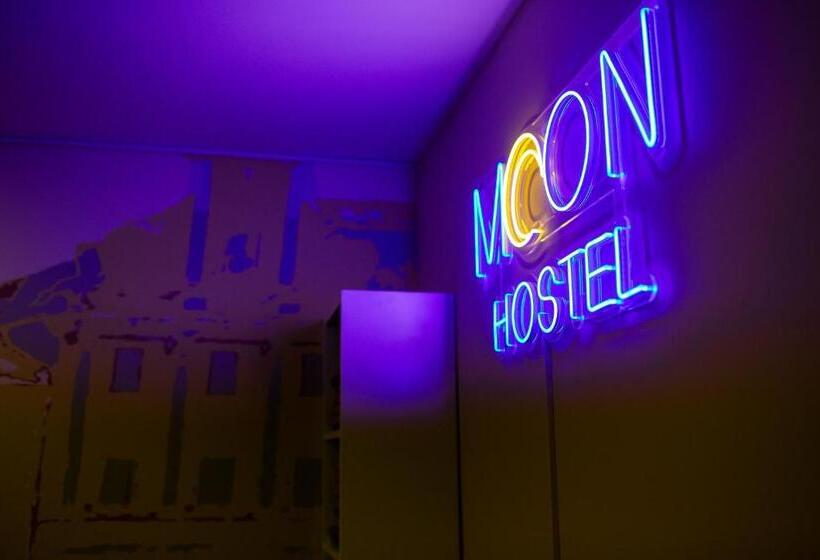 غرفة قياسية ثلاثية, Moon Hostel Wrocław