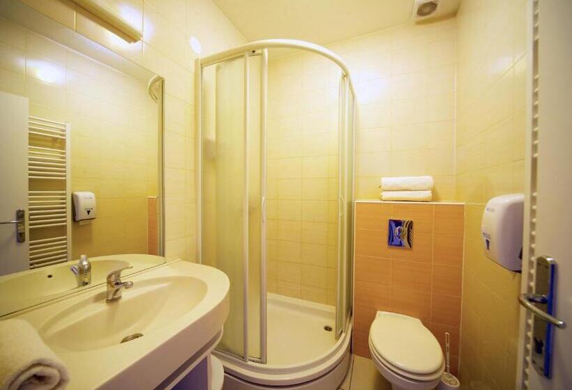 اتاق استاندارد سه نفره, Funk Lounge Hostel