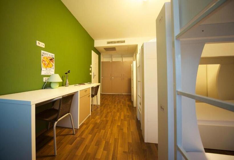 تختخواب در اتاق مشترک, Funk Lounge Hostel