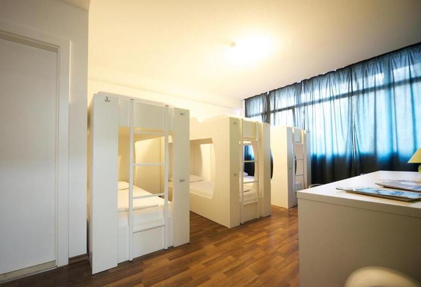 تختخواب در اتاق مشترک, Funk Lounge Hostel