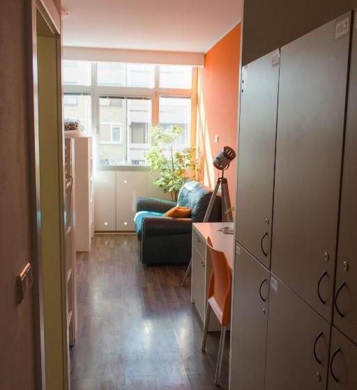 تختخواب در اتاق مشترک, Funk Lounge Hostel