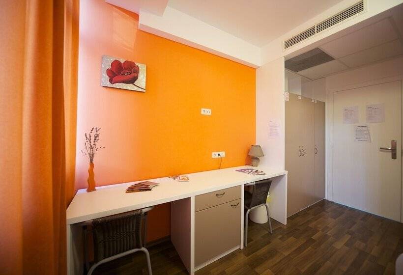 اتاق استاندارد سه نفره, Funk Lounge Hostel