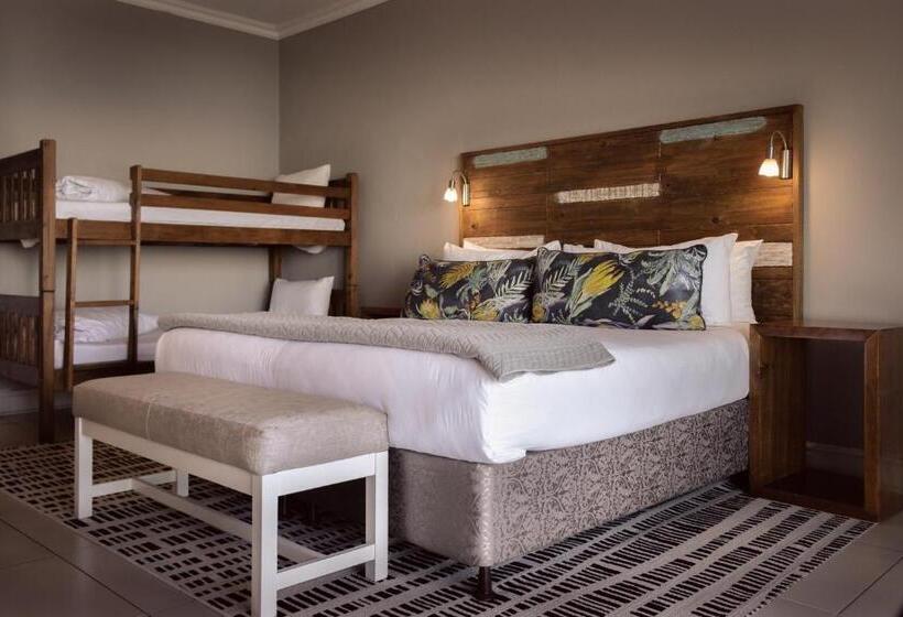 발코니가 있는 4인용 스탠다드 룸, Diaz Hotel And Resort