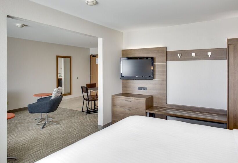 Люкс Кровать Кинг, Holiday Inn Express Hotel & Suites Chickasha, An Ihg
