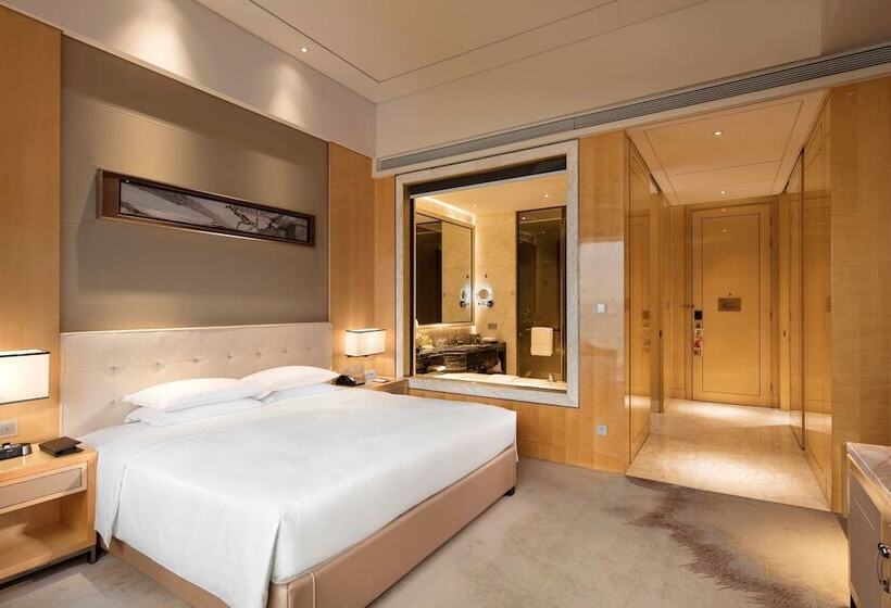 Номер Executive, Hilton Dalian