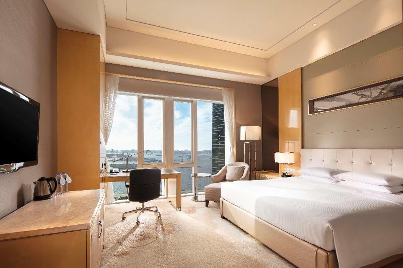 Номер Deluxe с Видом, Hilton Dalian