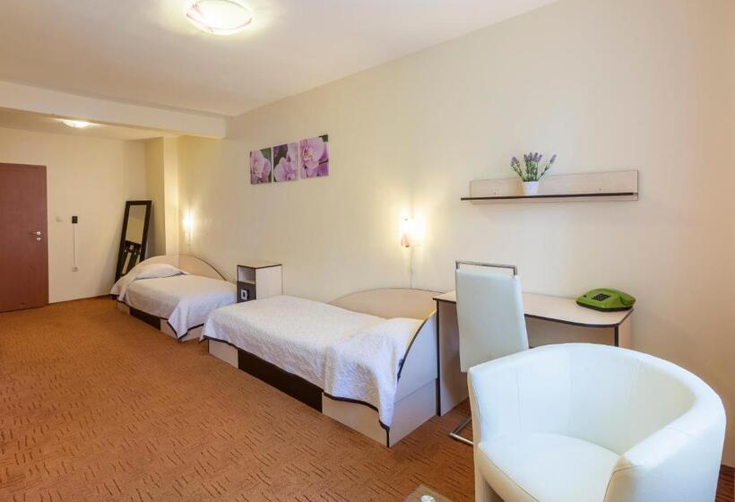 スイート, Family Hotel Central
