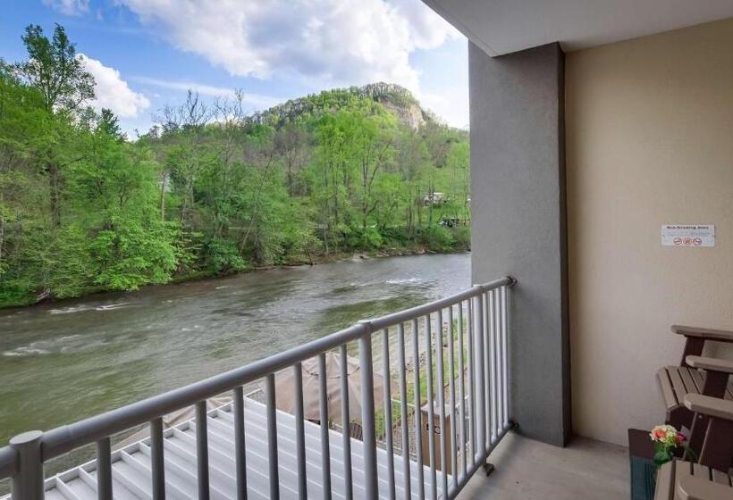 Номер Стандарт с Балконом, Best Western Plus River Escape Sylva / Dillsboro