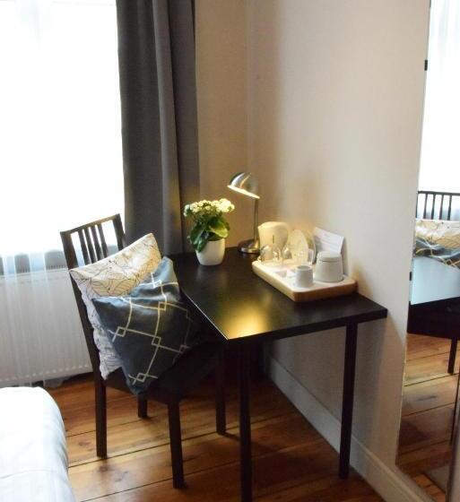 اتاق استاندارد یک نفره, Blooms Inn & Apartments