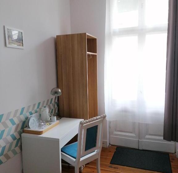 اتاق لوکس یک تخته, Blooms Inn & Apartments