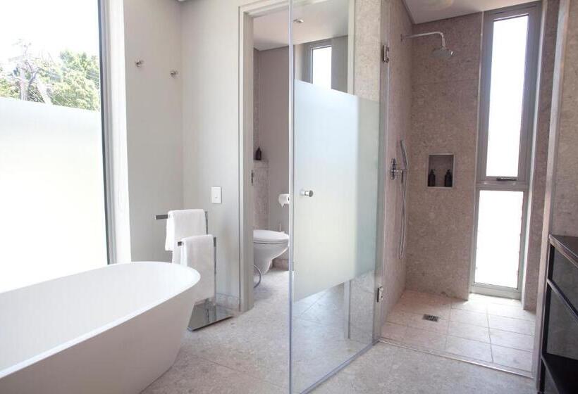디럭스 룸 킹사이즈 침대, Zest Boutique Hotel By The Living Journey Collection