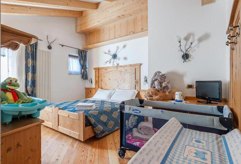 Полулюкс, Family Hotel La Perla