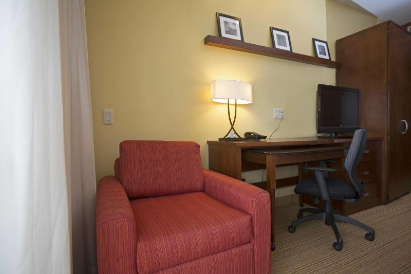 اتاق استاندارد با چشم‌انداز رودخانه, Courtyard By Marriott Paramaribo
