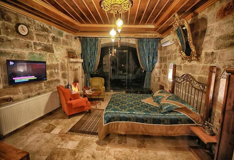 Люкс, Traveller S Cave