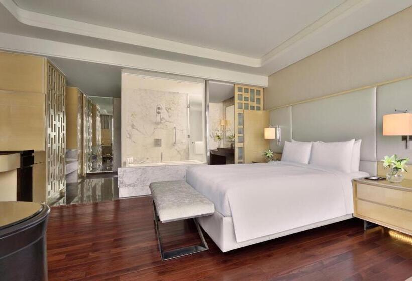 带大床的行政房间, Jw Marriott Hotel Chandigarh