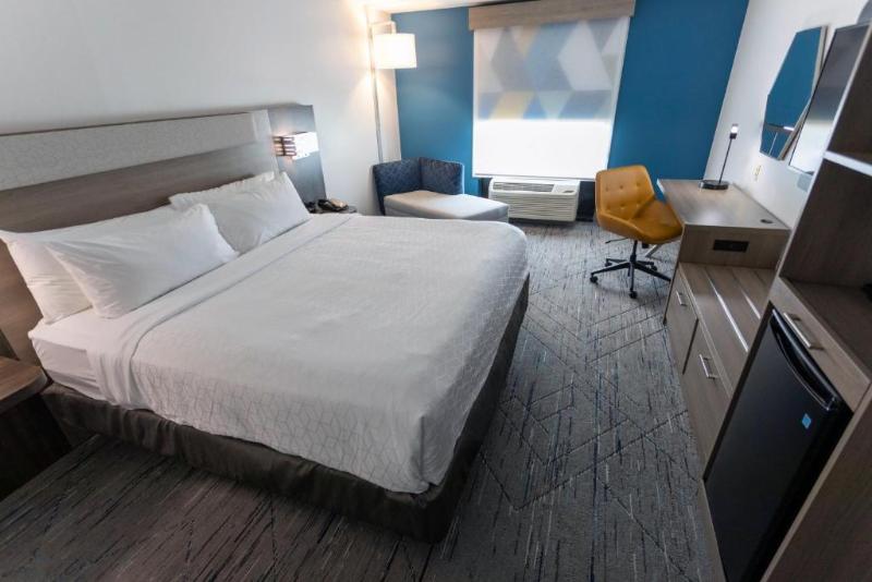 장애인을 위한 킹사이즈 침대 스탠다드 룸, Holiday Inn Express & Suites   Huntsville Airport, An Ihg