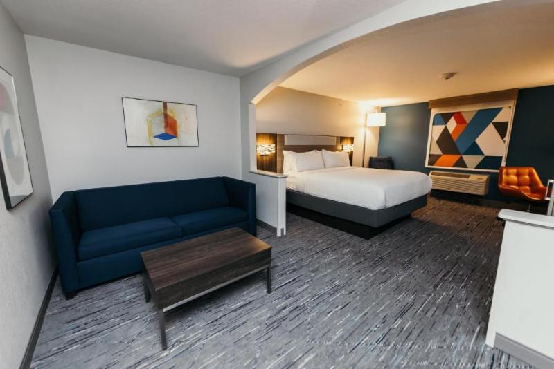 Люкс Кровать Кинг, Holiday Inn Express And Suites Urbandale Des Moines, An Ihg