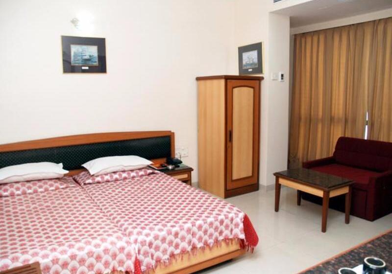 Deluxe Room Sea View, Harbour View Colaba