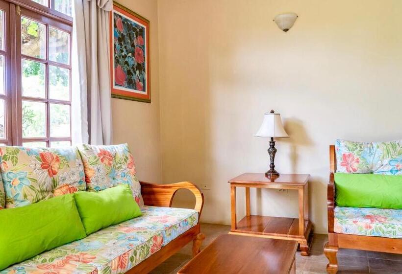 سوییت با چشم‌انداز باغ, The Westender Inn