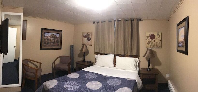 家庭套房, Moonlite Motel