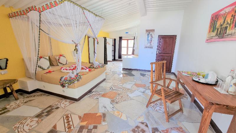 سوییت, Paradise Beach Resort & Spa