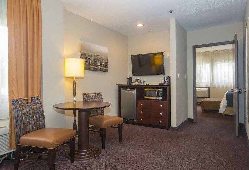 Suite, Ivy Court Inn And Suites