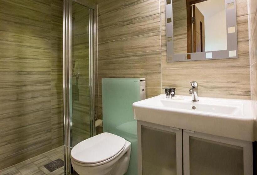 اتاق اکونومی, Central City Apartments