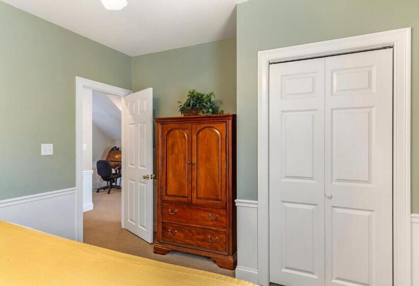 Люкс Кровать Кинг, Essex Street Inn & Suites, Ascend Hotel Collection