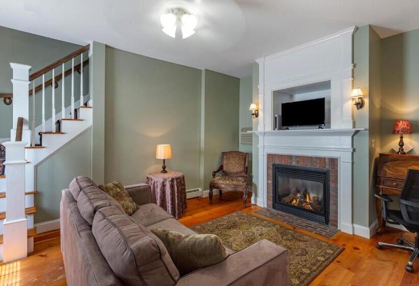 Люкс, Essex Street Inn & Suites, Ascend Hotel Collection
