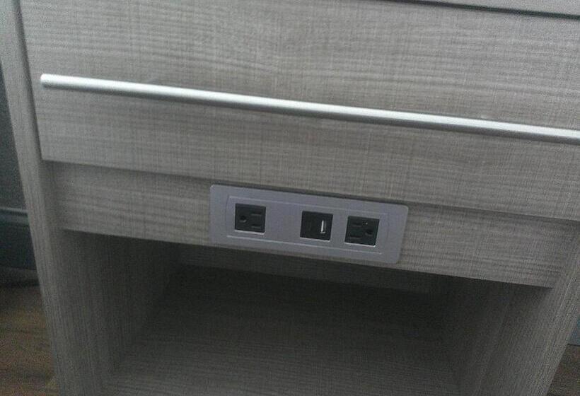 带大床的高级房间, Red Roof Inn Richmond   Airport Sandston