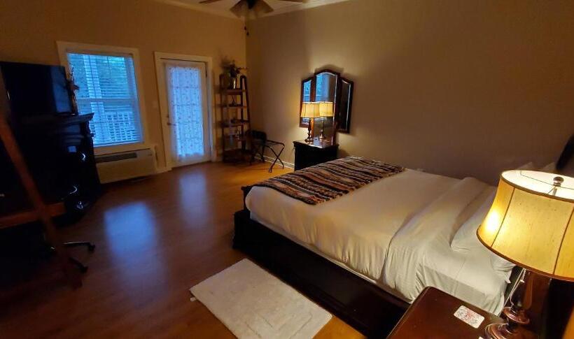 Люкс, Acorn Hill Lodge And Spa