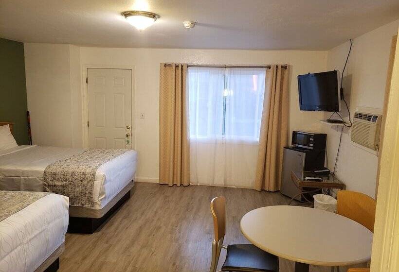 Номер Стандарт 2 Двуспальные Кровати, Deluxe Inn