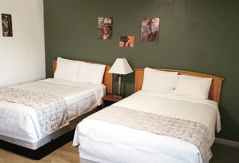 Номер Стандарт 2 Двуспальные Кровати, Deluxe Inn