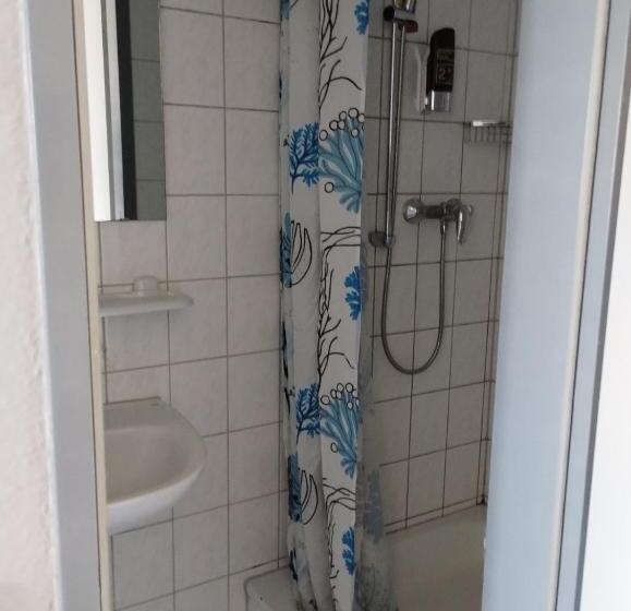 اتاق استاندارد سه نفره, Acama Hotel & Hostel Kreuzberg