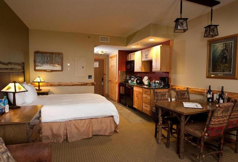 Студия Стандарт, Hope Lake Lodge & Indoor Waterpark