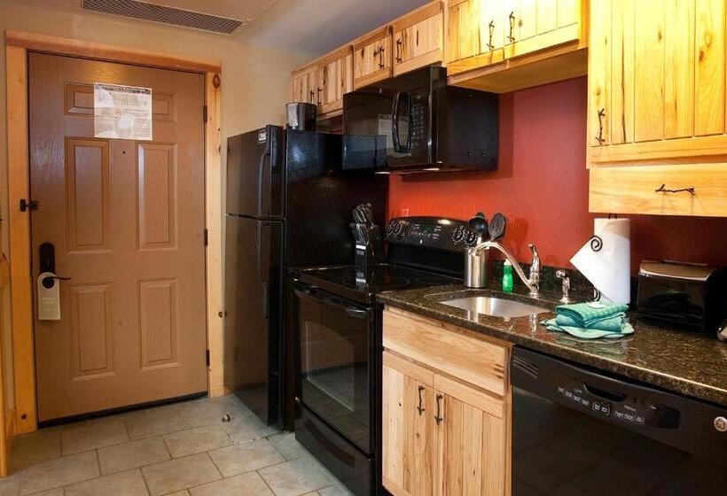 Family Suite, Hope Lake Lodge & Indoor Waterpark