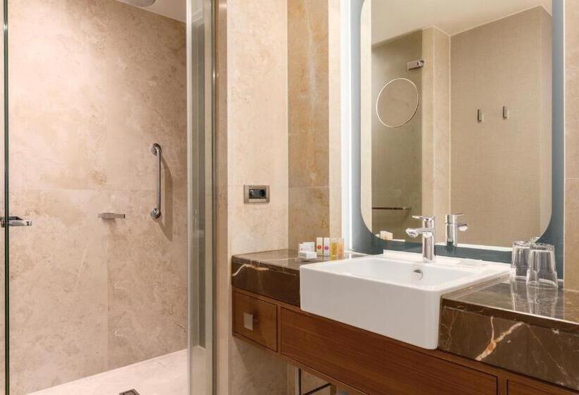 キングサイズベッドのデラックスルーム, Ramada Plaza By Wyndham Istanbul Tekstilkent