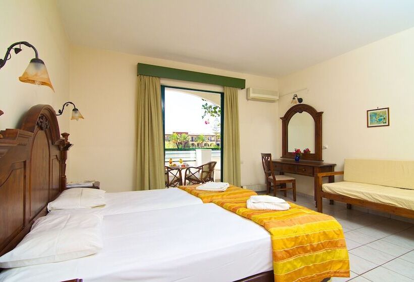 스탠다드 스튜디오, Trefon Hotel Apartments And Family Suites
